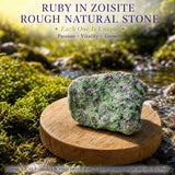 Rubin im rauen Naturstein Zoisit
