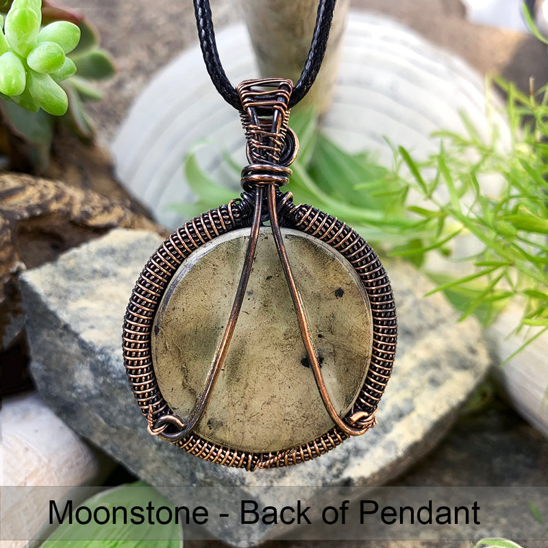Collier pendentif en fil de cuivre Luna Moonstone