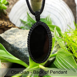Halskette mit Makramee-Anhänger aus Obsidian