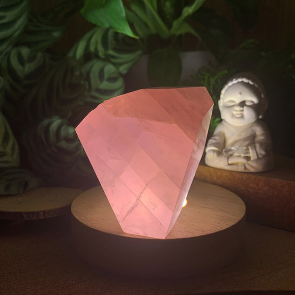 Luz ambiental de cristal (trozo de cuarzo rosa)